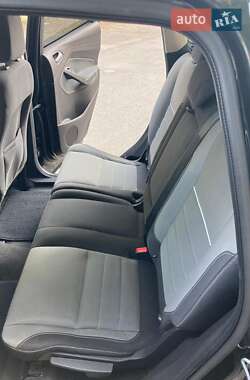 Внедорожник / Кроссовер Ford Escape 2012 в 