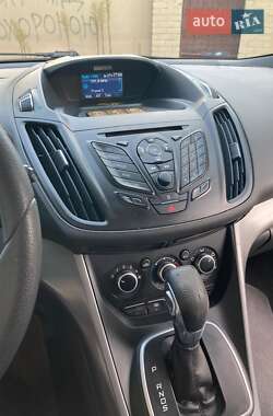 Внедорожник / Кроссовер Ford Escape 2012 в 