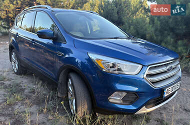 Внедорожник / Кроссовер Ford Escape 2018 в 