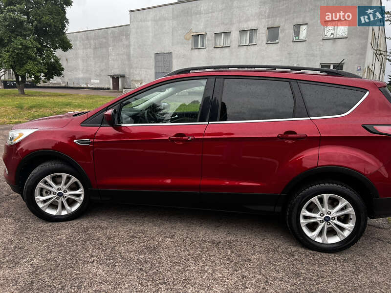 Позашляховик / Кросовер Ford Escape 2017 в Рівному