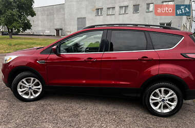 Внедорожник / Кроссовер Ford Escape 2017 в 