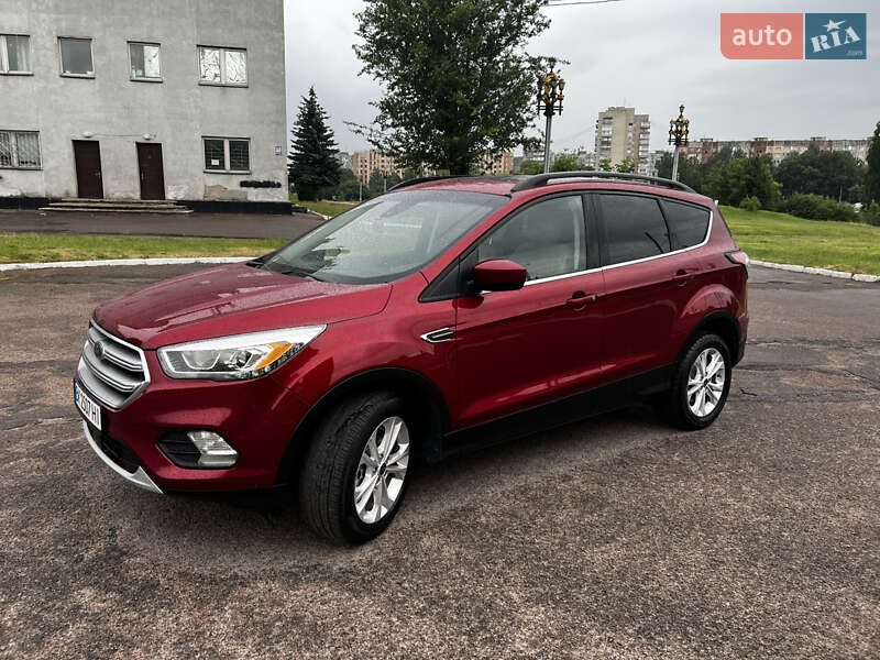 Позашляховик / Кросовер Ford Escape 2017 в Рівному