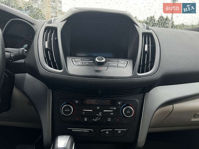 Позашляховик / Кросовер Ford Escape 2017 в Рівному