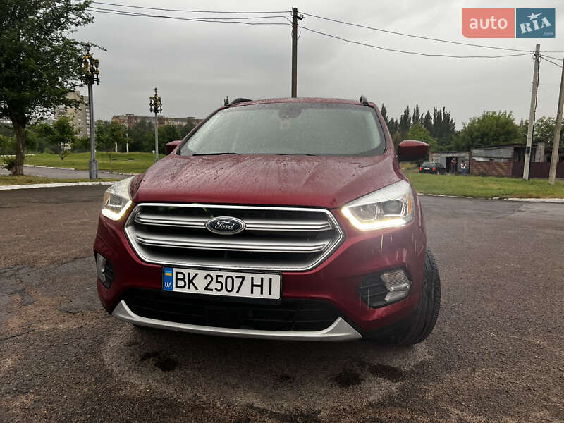 Позашляховик / Кросовер Ford Escape 2017 в Рівному