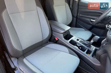 Внедорожник / Кроссовер Ford Escape 2017 в 