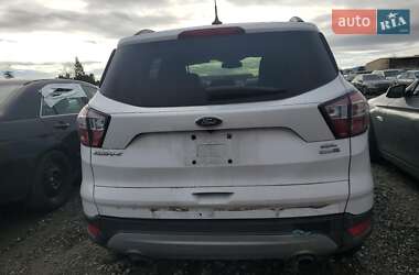 Внедорожник / Кроссовер Ford Escape 2018 в 