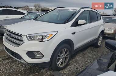 Внедорожник / Кроссовер Ford Escape 2018 в 