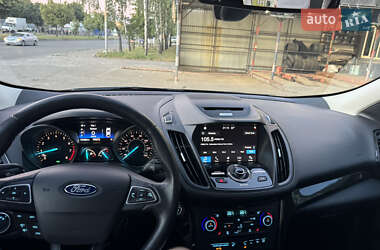 Внедорожник / Кроссовер Ford Escape 2017 в 