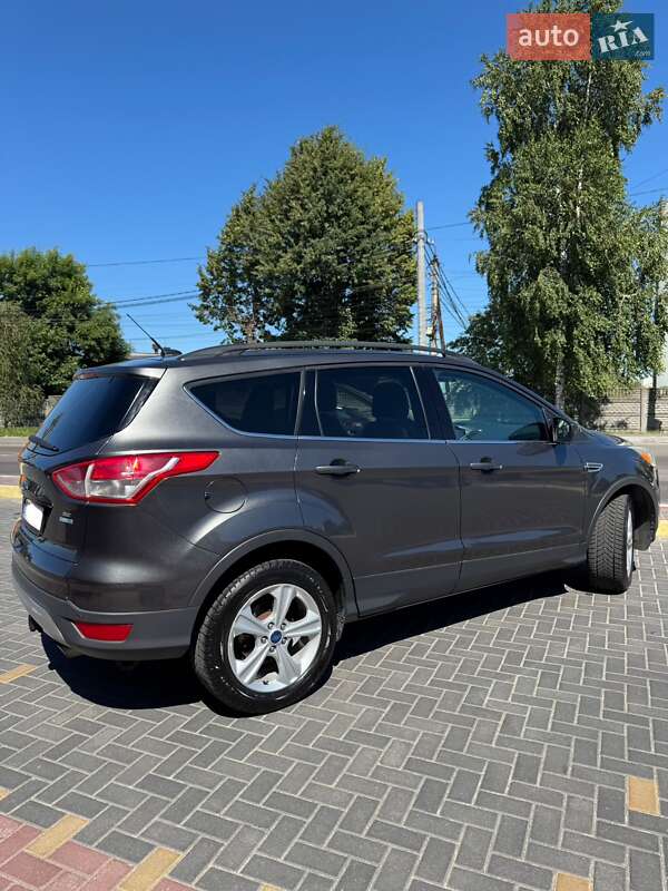 Внедорожник / Кроссовер Ford Escape 2015 в Ровно