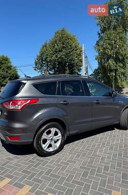 Внедорожник / Кроссовер Ford Escape 2015 в 