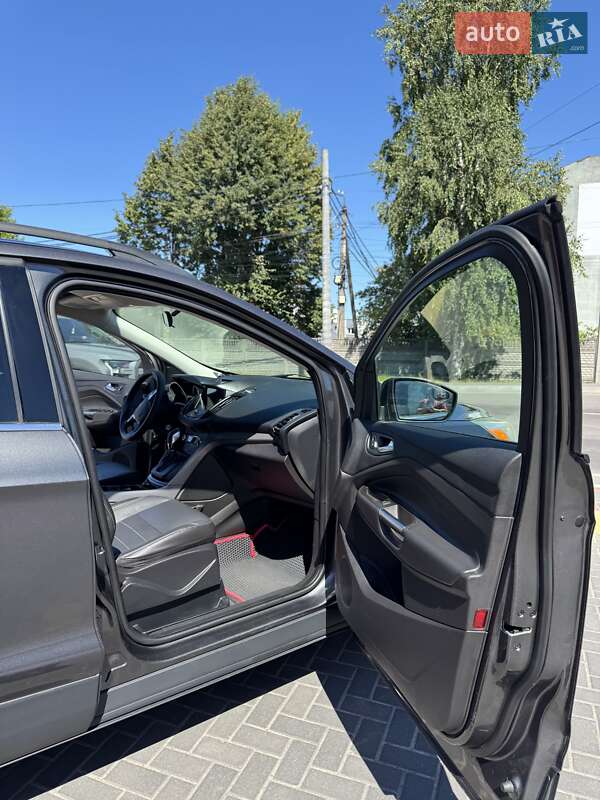 Внедорожник / Кроссовер Ford Escape 2015 в Ровно