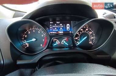 Внедорожник / Кроссовер Ford Escape 2017 в 