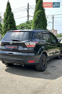 Внедорожник / Кроссовер Ford Escape 2016 в 