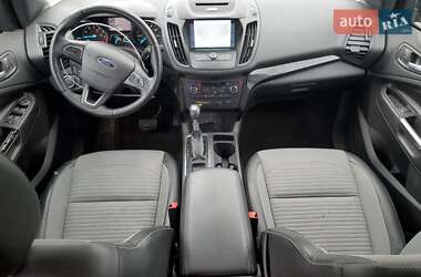Внедорожник / Кроссовер Ford Escape 2017 в 