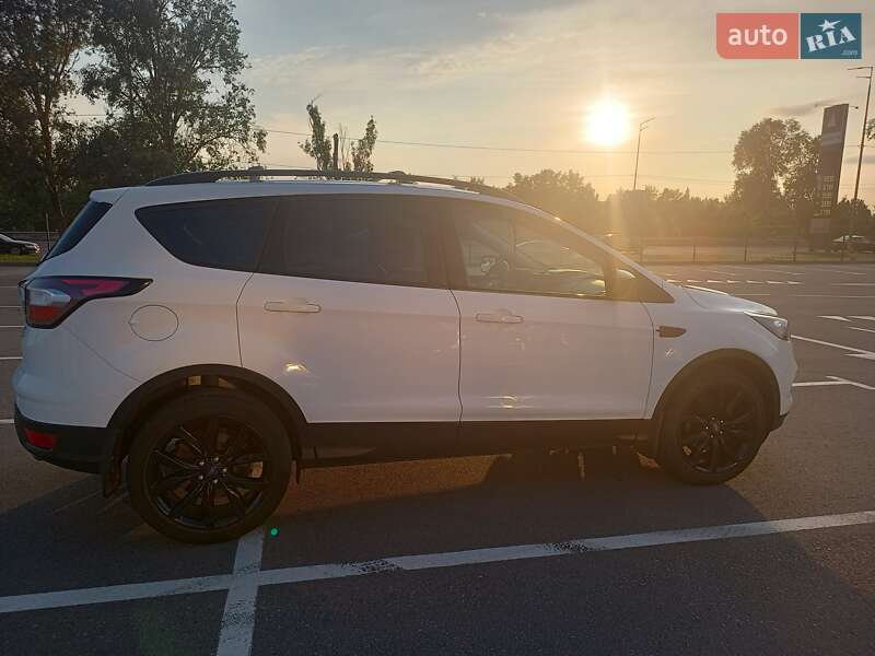 Внедорожник / Кроссовер Ford Escape 2018 в Киеве