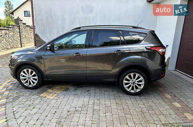 Внедорожник / Кроссовер Ford Escape 2017 в 