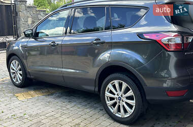 Внедорожник / Кроссовер Ford Escape 2017 в 