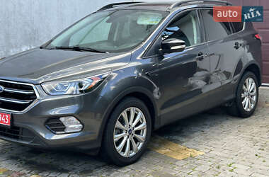 Внедорожник / Кроссовер Ford Escape 2017 в 