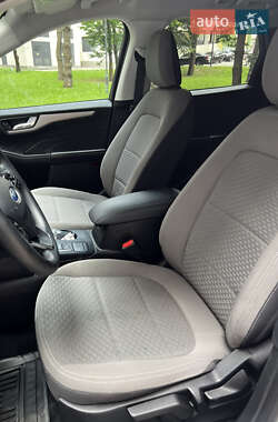 Внедорожник / Кроссовер Ford Escape 2021 в 