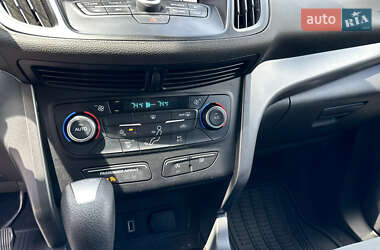 Позашляховик / Кросовер Ford Escape 2017 в 