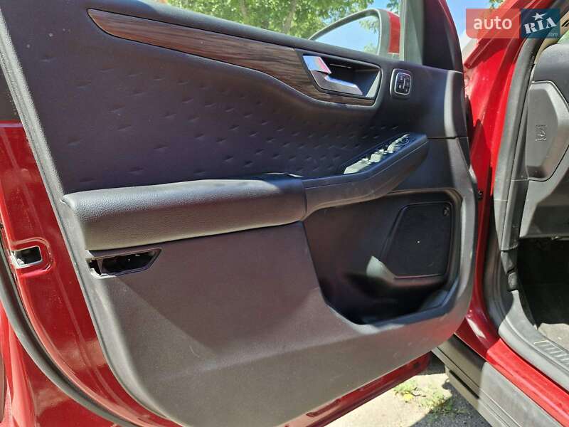 Внедорожник / Кроссовер Ford Escape 2020 в Умани