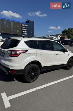 Внедорожник / Кроссовер Ford Escape 2016 в 