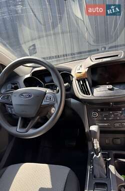 Внедорожник / Кроссовер Ford Escape 2016 в 