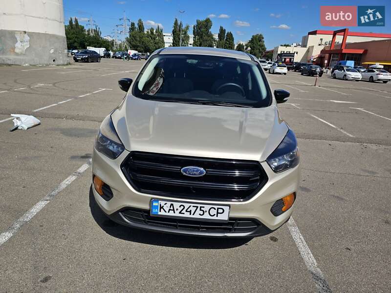 Внедорожник / Кроссовер Ford Escape 2018 в 
