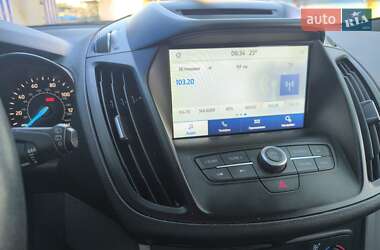 Внедорожник / Кроссовер Ford Escape 2018 в 