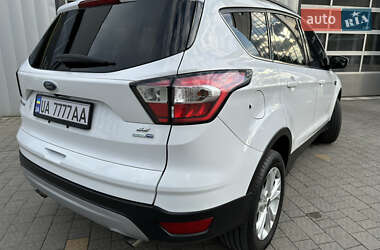Внедорожник / Кроссовер Ford Escape 2018 в 