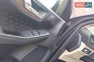 Внедорожник / Кроссовер Ford Escape 2020 в 
