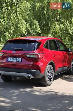 Внедорожник / Кроссовер Ford Escape 2021 в 