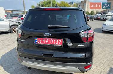 Внедорожник / Кроссовер Ford Escape 2018 в 