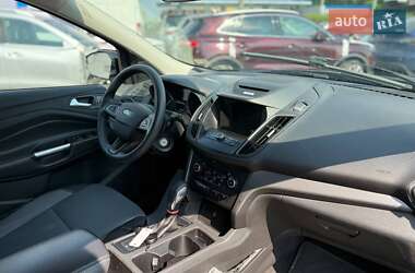Внедорожник / Кроссовер Ford Escape 2018 в 