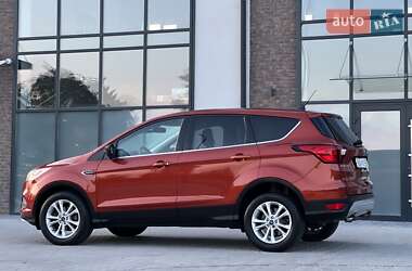 Внедорожник / Кроссовер Ford Escape 2018 в 