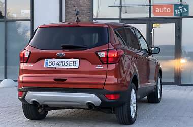 Внедорожник / Кроссовер Ford Escape 2018 в 