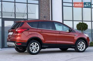 Внедорожник / Кроссовер Ford Escape 2018 в 