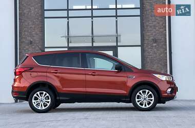 Внедорожник / Кроссовер Ford Escape 2018 в 