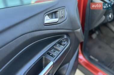 Внедорожник / Кроссовер Ford Escape 2018 в 