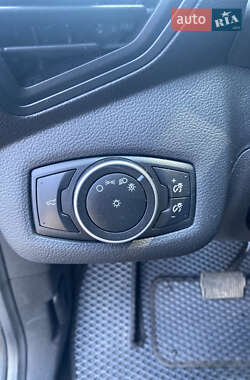 Позашляховик / Кросовер Ford Escape 2016 в 