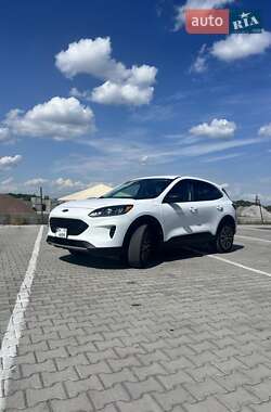 Внедорожник / Кроссовер Ford Escape 2022 в 