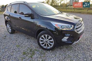 Внедорожник / Кроссовер Ford Escape 2016 в 