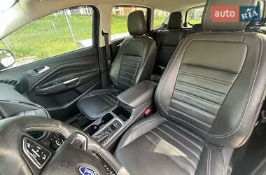 Внедорожник / Кроссовер Ford Escape 2018 в 