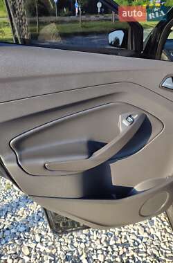 Внедорожник / Кроссовер Ford Escape 2016 в 