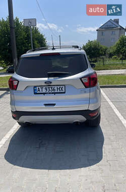 Внедорожник / Кроссовер Ford Escape 2018 в 