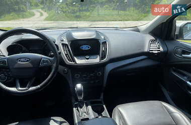 Внедорожник / Кроссовер Ford Escape 2018 в 