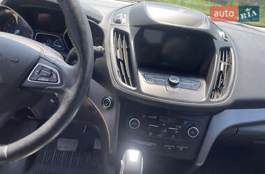 Внедорожник / Кроссовер Ford Escape 2018 в 