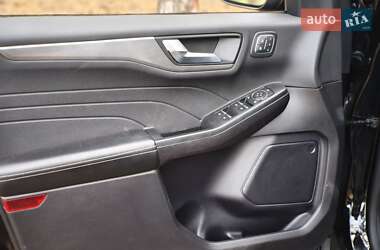Внедорожник / Кроссовер Ford Escape 2022 в 