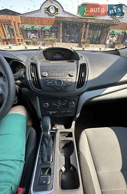 Внедорожник / Кроссовер Ford Escape 2018 в 