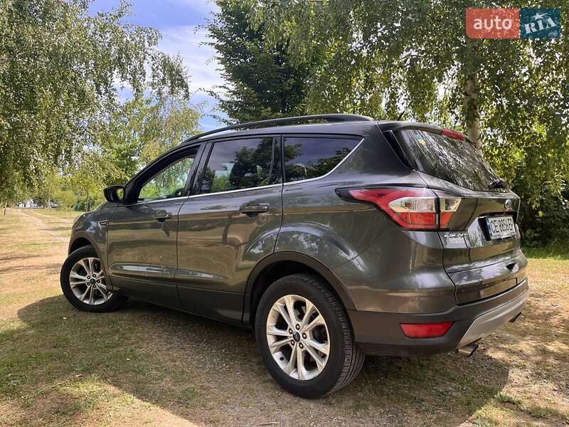 Внедорожник / Кроссовер Ford Escape 2017 в Черновцах